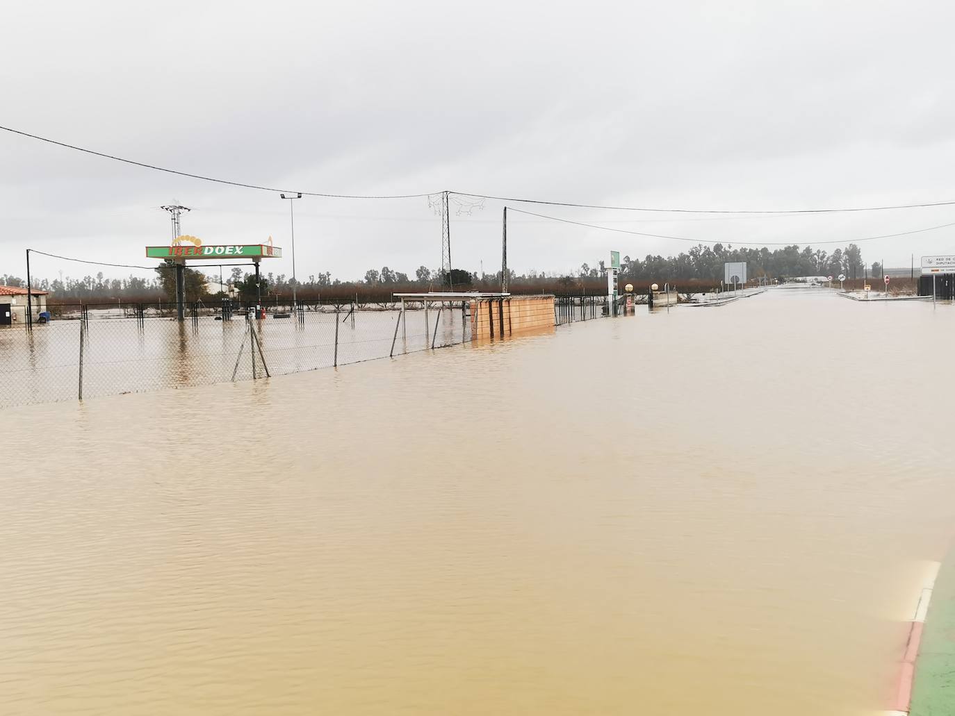 Inundación de la N-430 en Valdivia. 