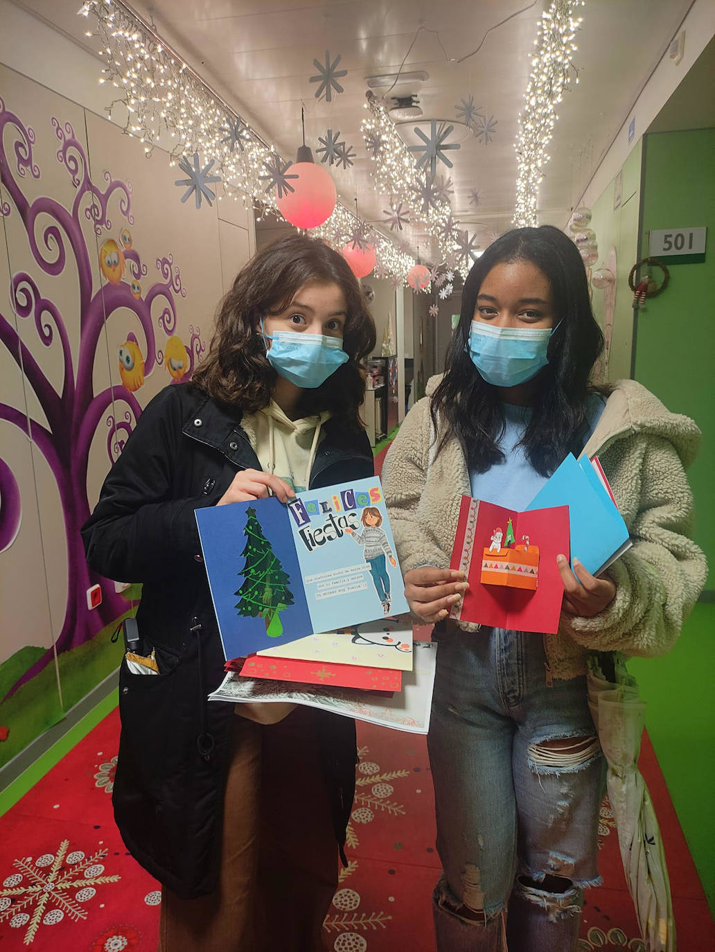 Elena Noe y Maryanny de León en Oncología Infantil. 