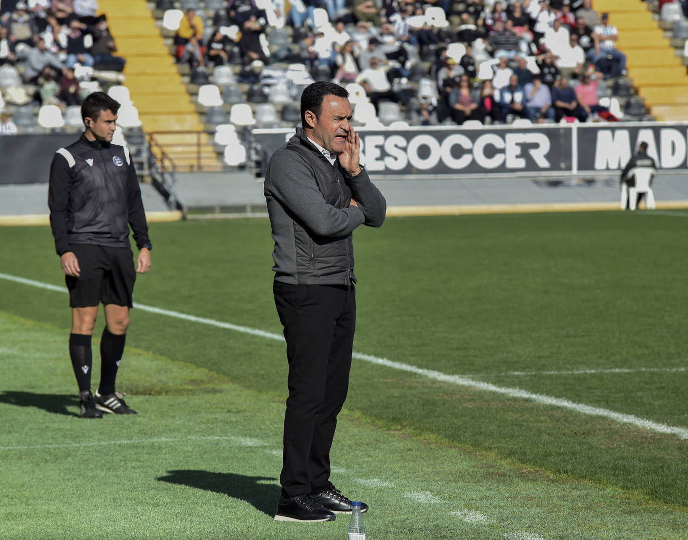 Fotos: Imágenes del partido entre el Badajoz y el Linares