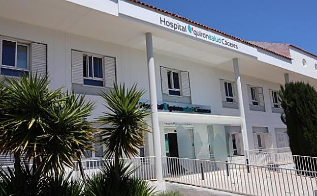 Fachada del hospital Quirónsalud Cáceres. 