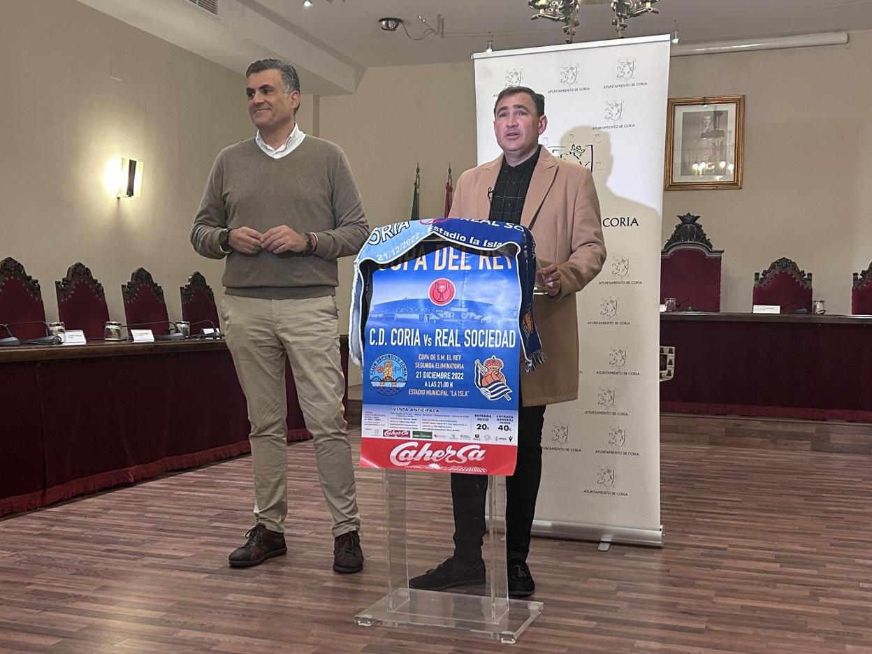 El presidente del Coria 'Lely' Gutiérrez y el alcalde José Manuel García. 