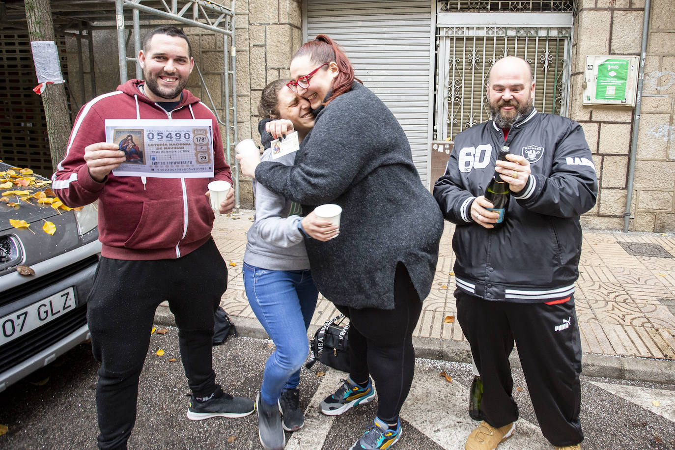 Carmen Jiménez y Cristina Morales se reparten 400.000 euros de un décimo del Gordo que compraron en Valladolid.