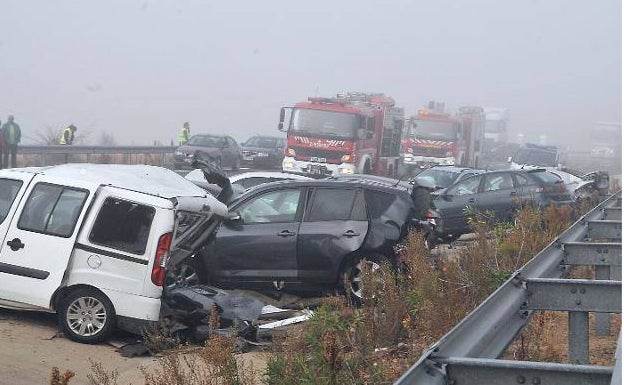 Imagen de archivo de vehículos tras la colisión múltiple de la mañana del 19 de octubre de 2017.