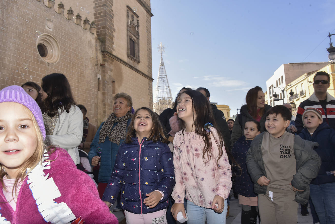 Fotos: La Nochevieja infantil llena la plaza de España de Badajoz