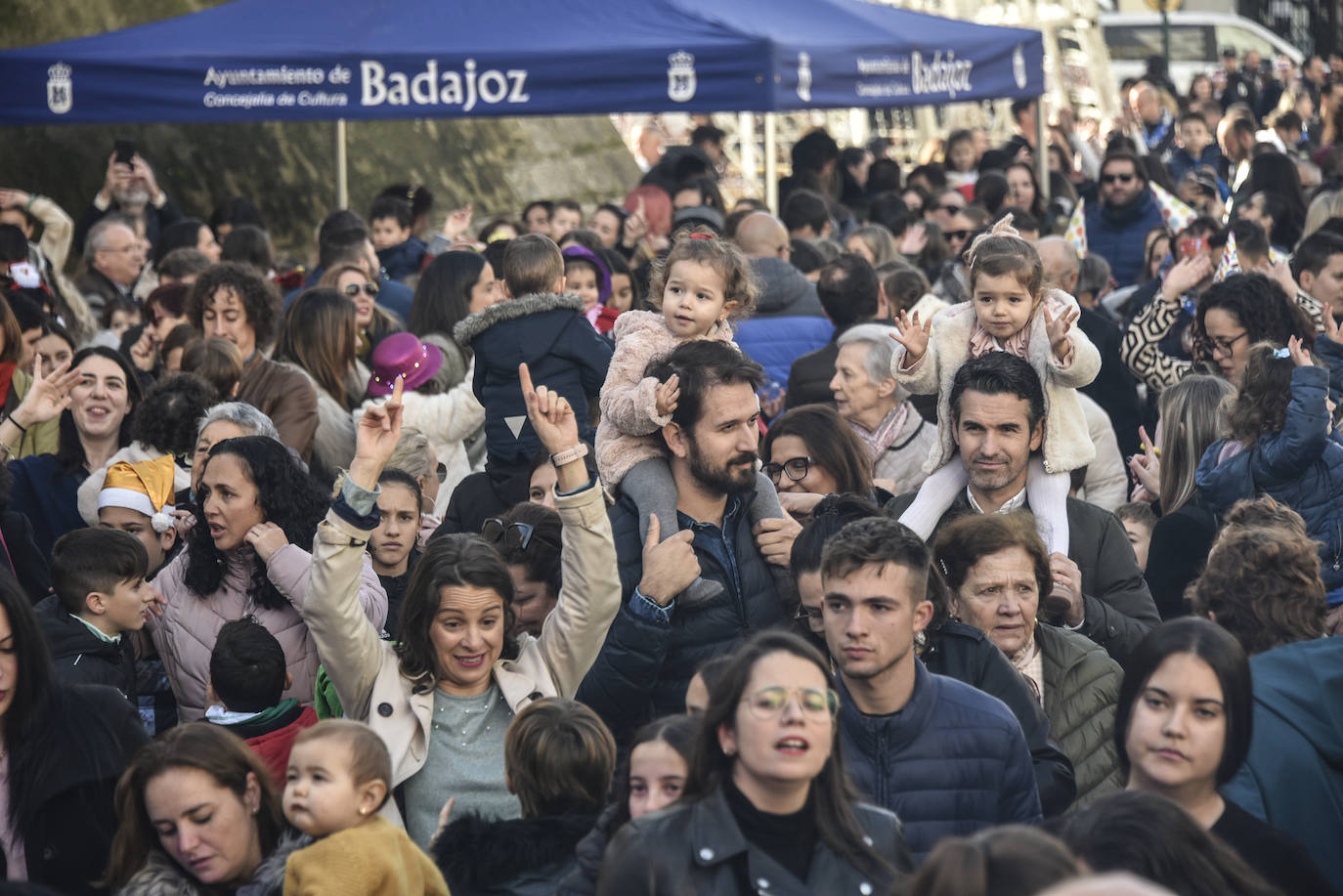 Fotos: La Nochevieja infantil llena la plaza de España de Badajoz