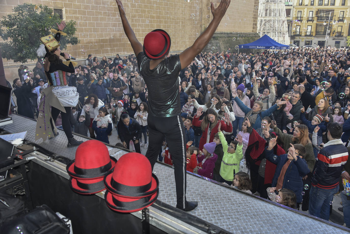 Fotos: La Nochevieja infantil llena la plaza de España de Badajoz