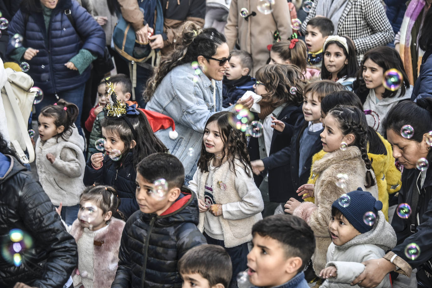 Fotos: La Nochevieja infantil llena la plaza de España de Badajoz