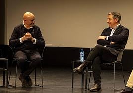 Juan Antonio González, Fernando Belzunce, Mar Domínguez, Toño Pérez, Joan Roca, Carlos Maribona y Álvaro Rodríguez Guitart, en el Gran Teatro de Cáceres