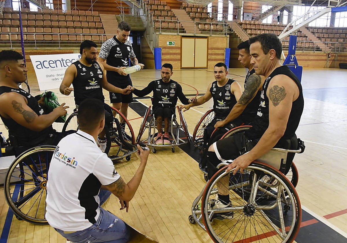 Tiempo muerto en un partido del Mideba en La Granadilla.