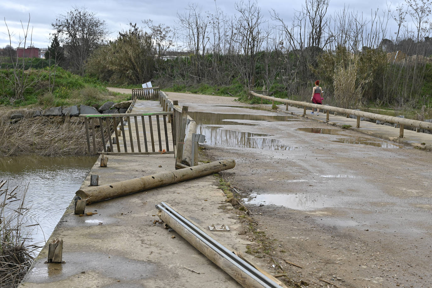 El puente que usan los pescadores, en la isla del Pico, arrasado por la crecida de diciembre.