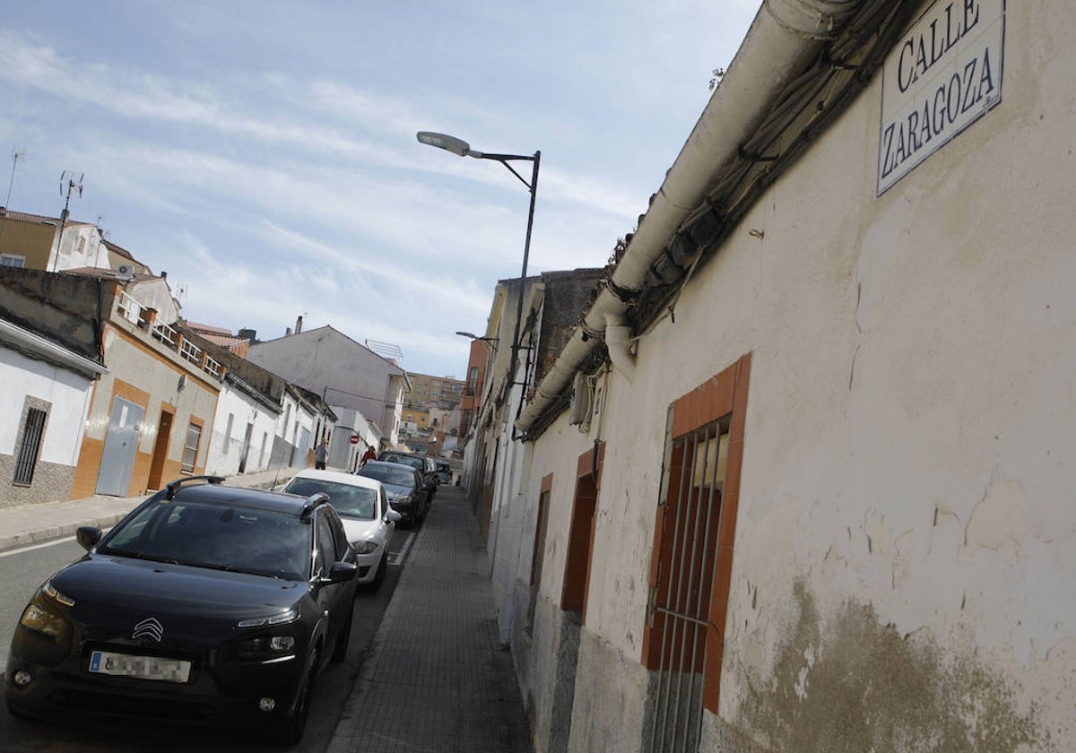 Vista general de la calle Zaragoza, en Aguas Vivas, donde reside la pareja. ARMANDO MÉNDEZ