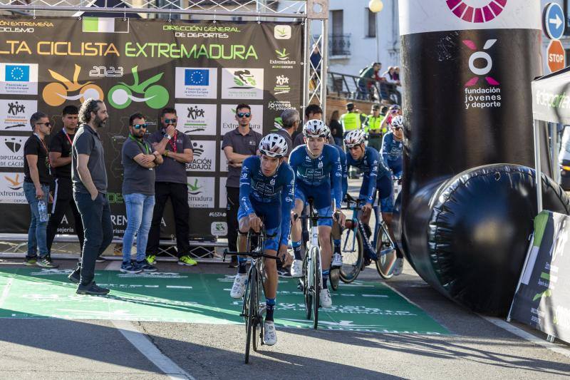 Las mejores imágenes de la primera etapa de la Vuelta a Extremadura