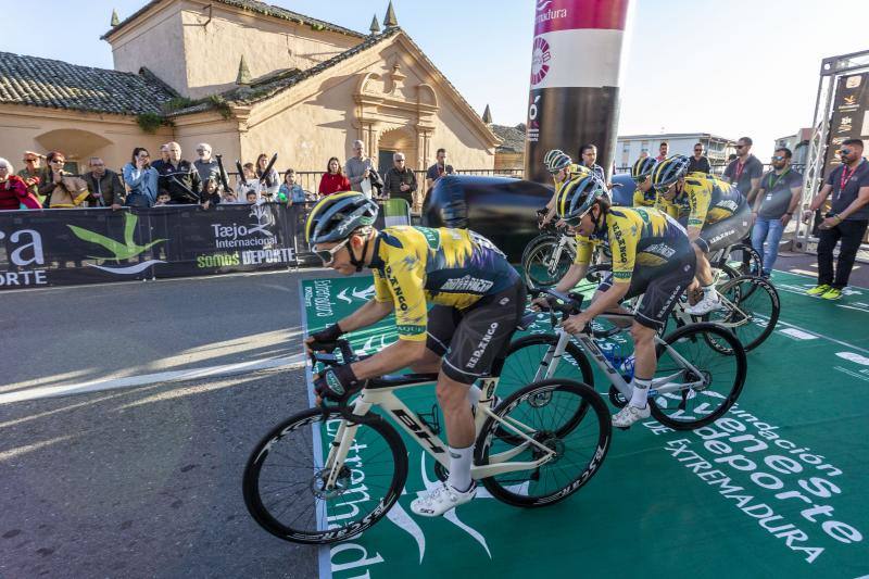 Las mejores imágenes de la primera etapa de la Vuelta a Extremadura