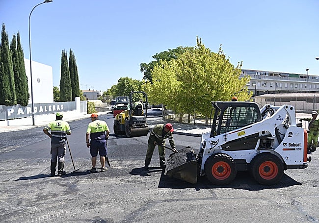 Tareas de asfaltado en Pardaleras este verano.