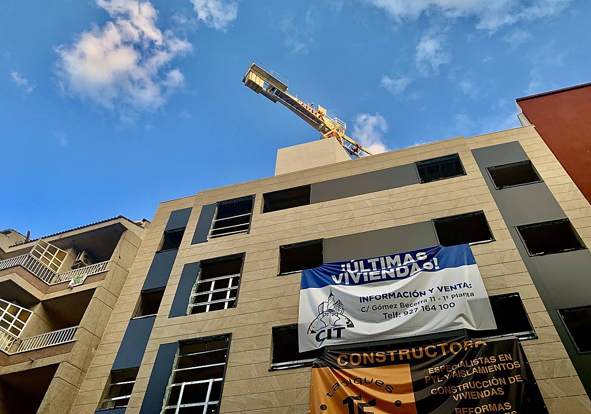 Promoción de viviendas en construcción en Cáceres.