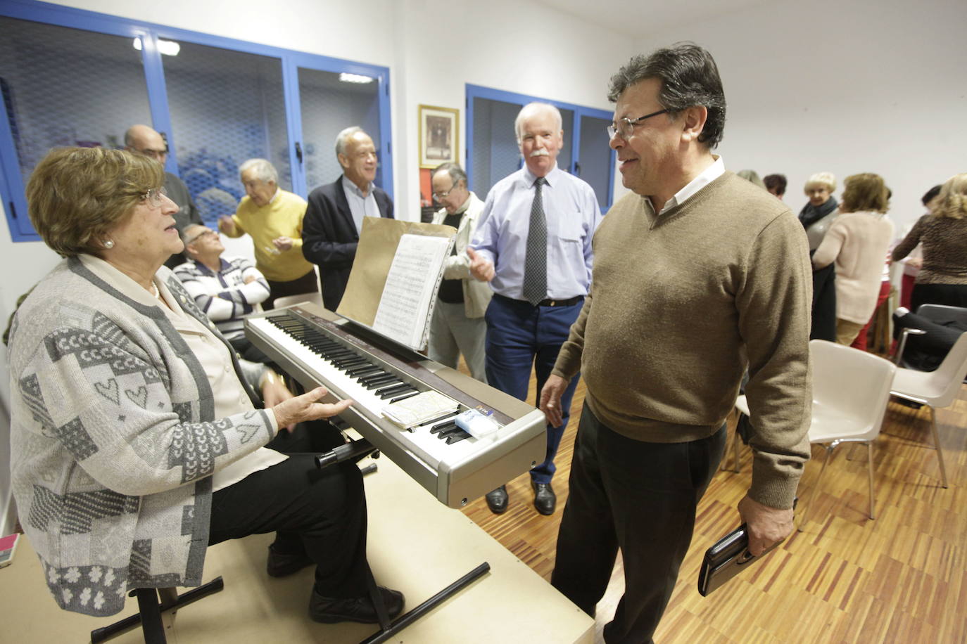 La directora y el presidente actuales del Orfeón, María del Carmen Ventosa y Juan Carlos Bravo.