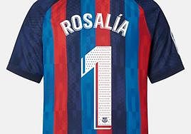 Locura por Rosalía y el Barcelona: se agota la camiseta de 2.000 euros con su logo