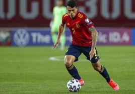 Pedro Porro en su debut con la selección española absoluta ante Georgia en 2021.