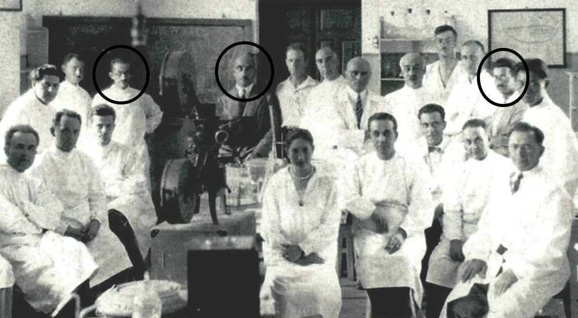 Profesores y alumnos en el Instituto Nacional Antipalúdico de Navalmoral de la Mata en 1925. Señalados con un círculo, de izquierda a derecha: Sadí de Buen, Gustavo Pittaluga y Eliseo de Buen.