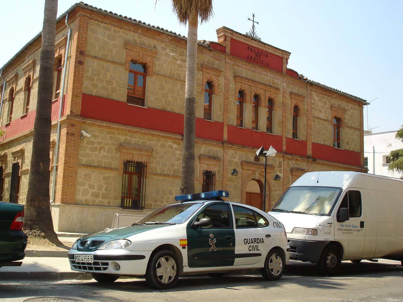 Edificio en Navalmoral de la Mata que acogió el Instituto Nacional Antipalúdico desde 1925 a 1964, en la actualidad es el Palacio de Justicia de Navalmoral.