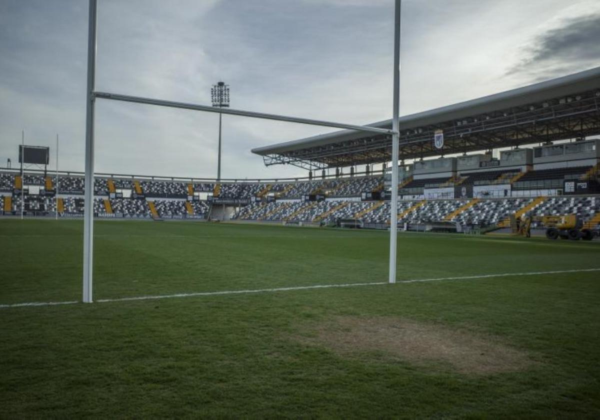 Las porterías se han sustituido para adaptarse al rugby.