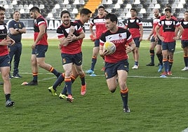 Entrenamiento de la selección española en el césped del Nuevo Vivero en la tarde de este sábado.