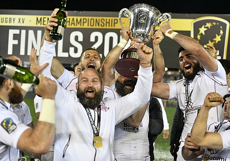 La selección de Georgia celebra la consecución del título.