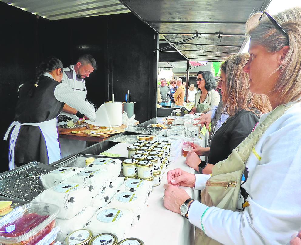 Uno de los stands de la Feria en los que se pueden adquirir productos.
