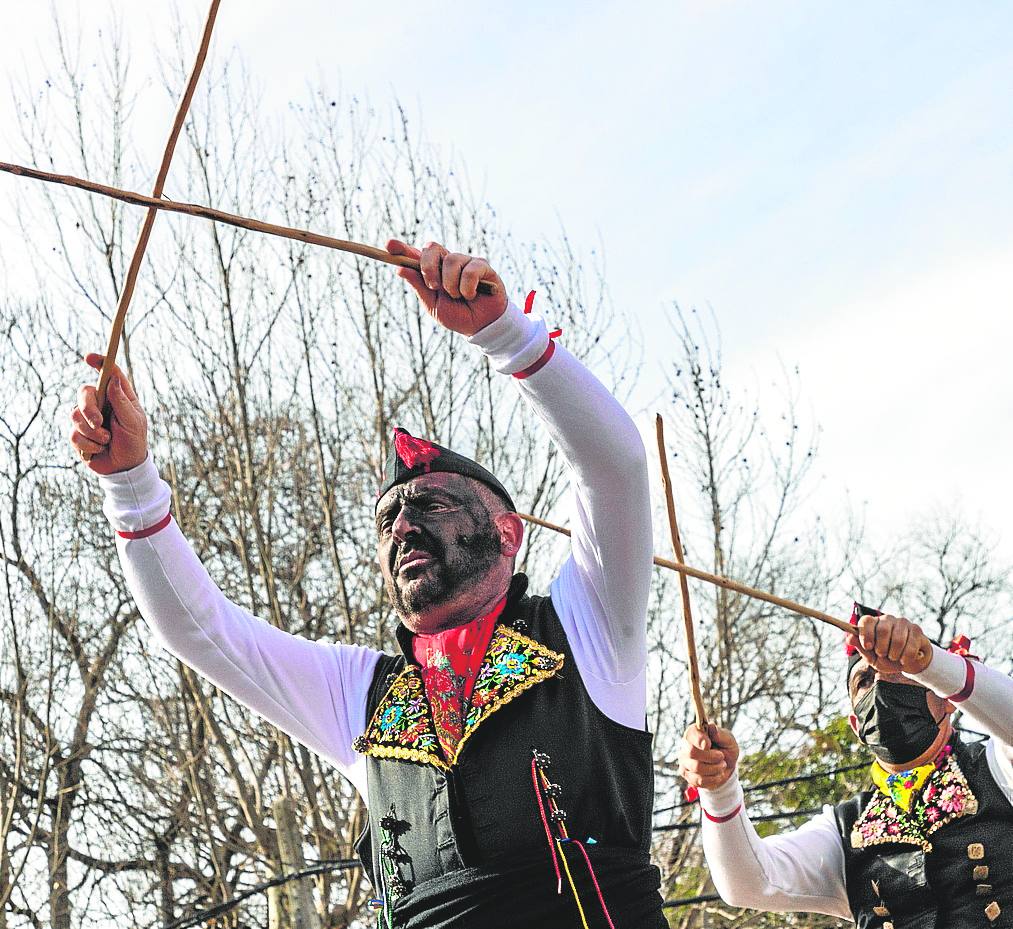 Se puede disfrutar de más de 17 danzas .