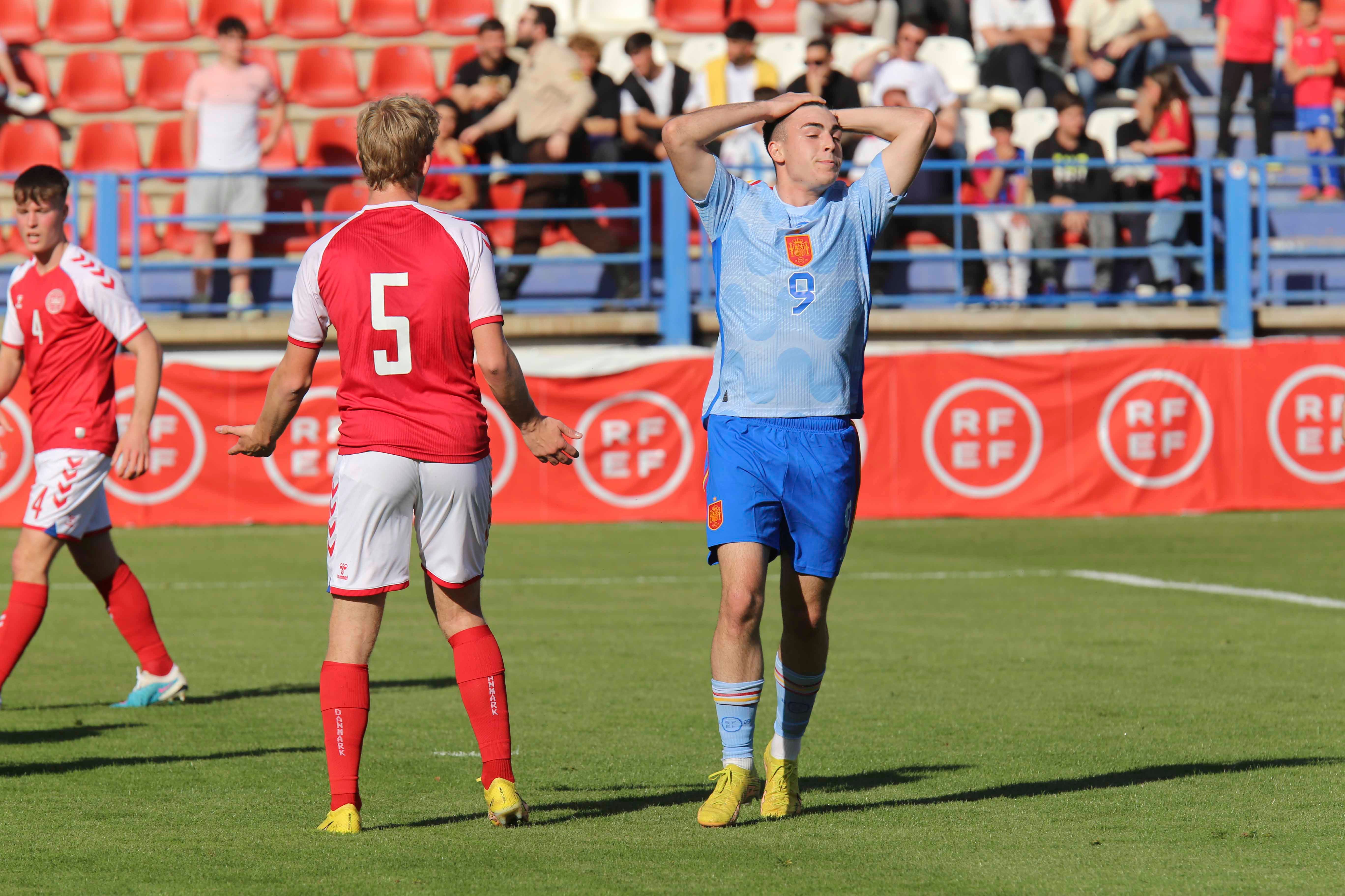 Empate sin goles entre España y Dinamarca en Almendralejo