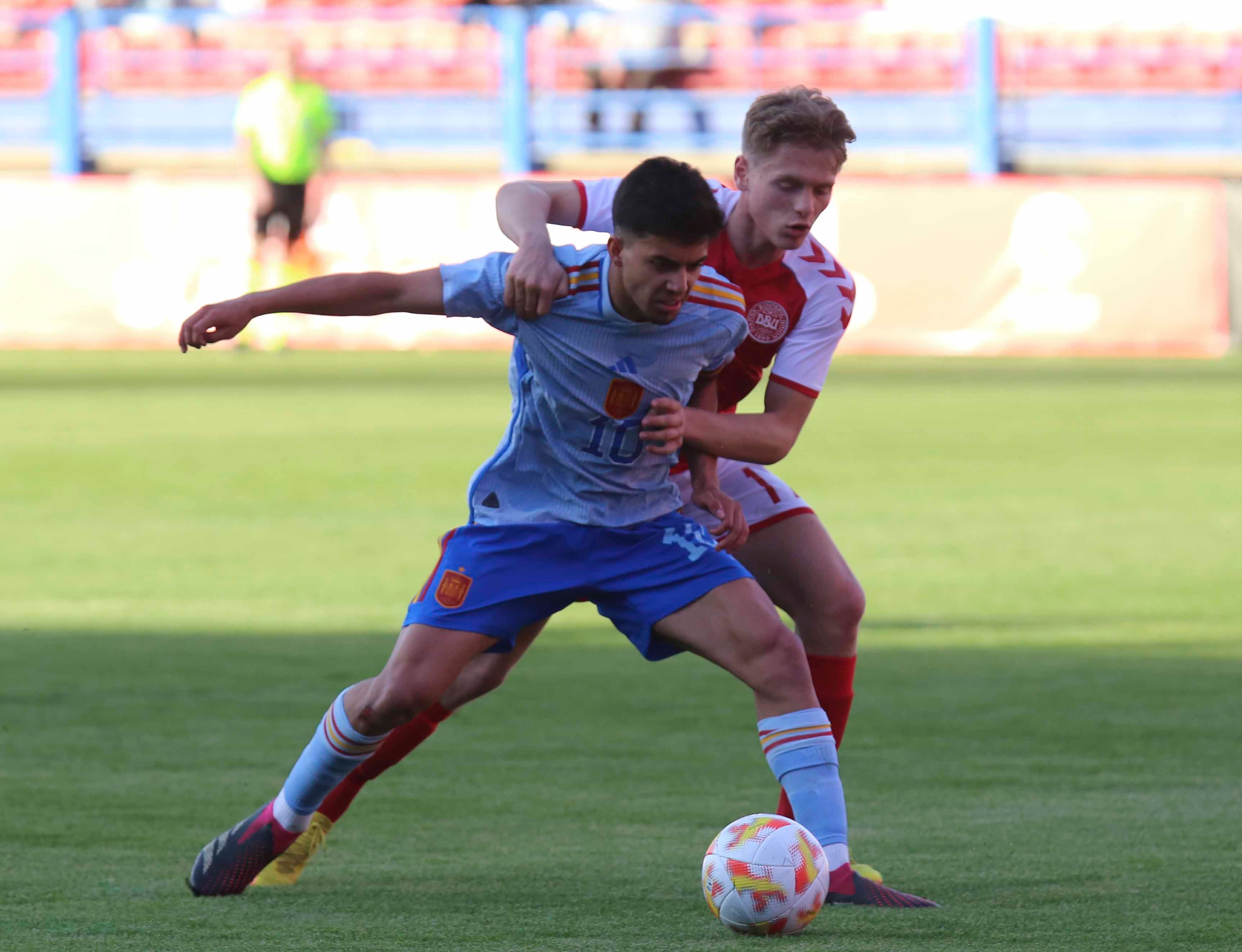 Empate sin goles entre España y Dinamarca en Almendralejo