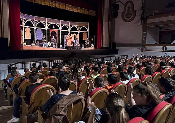 Imagen de archivo de una actuación en el teatro Alkázar.
