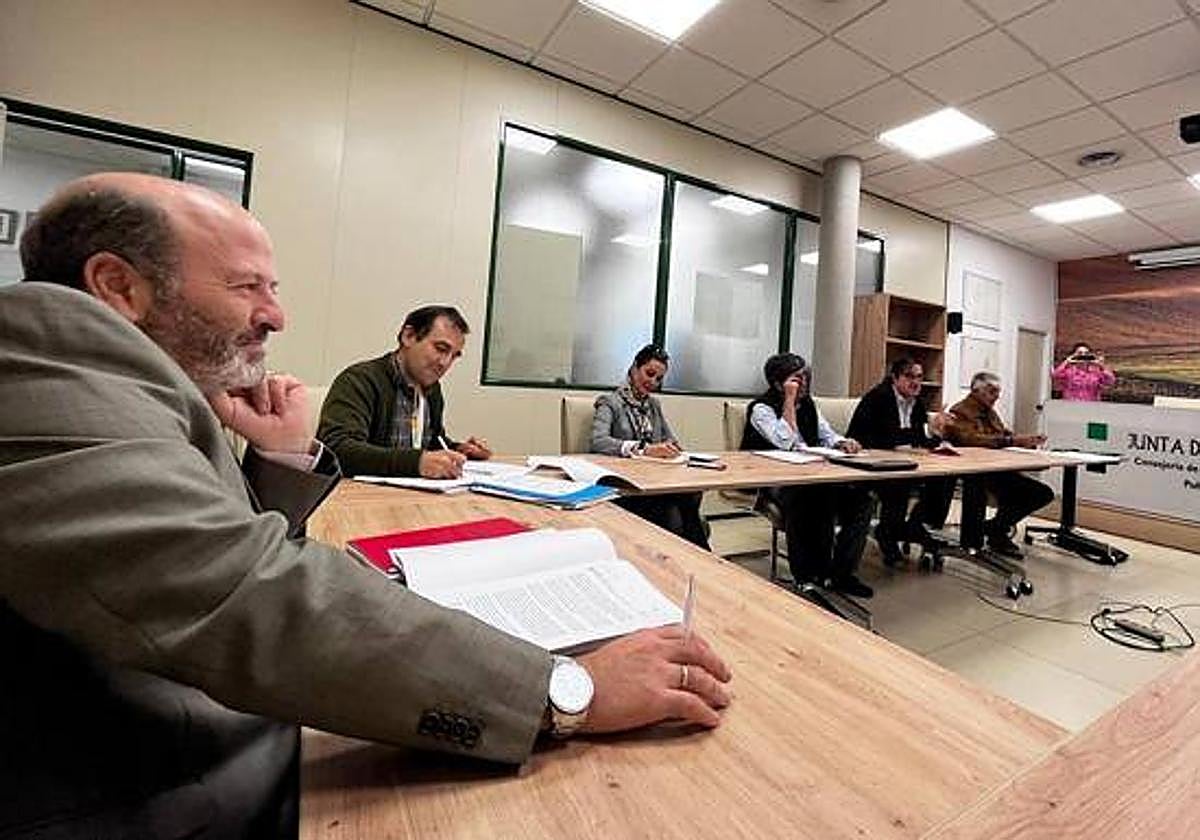 Imagen de archivo de Javier Gonzalo, director general de la PAC, explicando la normativa a las opas.