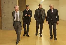 Rafael Moneo y Emilio Tuñón, ponentes de la conferencia junto al moderador de la misma, Francisco Hipólito, y Álvaro Rodríguez, director general de HOY