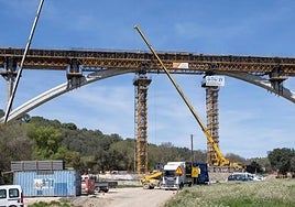 Puente de Pardais, que tiene 38 metros de altura en el punto más distanciado del suelo