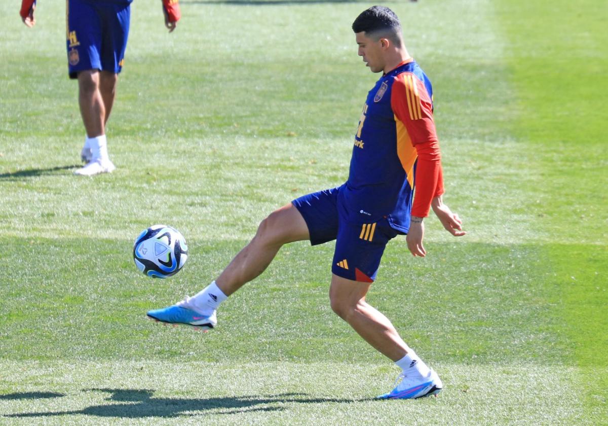 El extremeño Pedro Porro durante el entrenamiento.