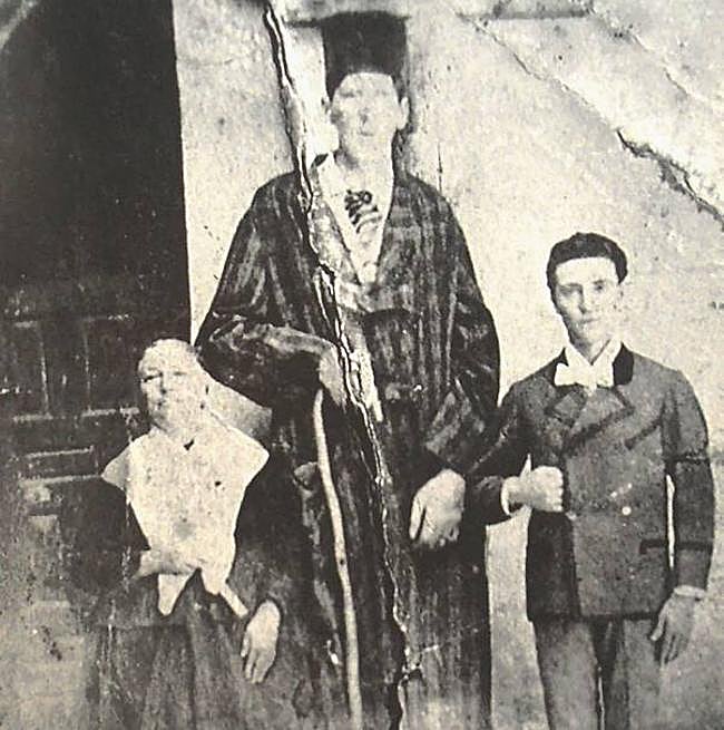 Agustín Luengo medía 2,35 metros.