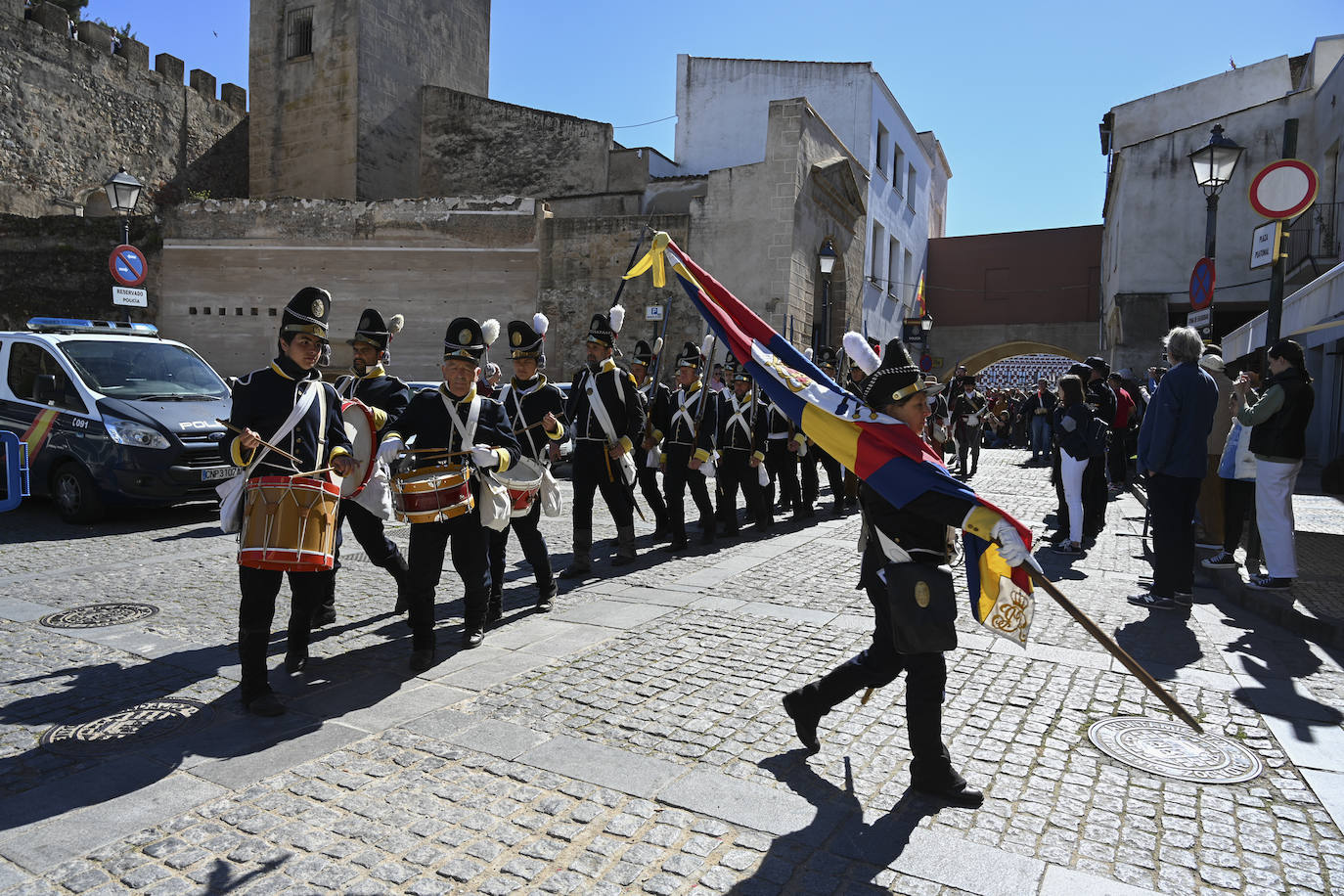 El desfile comenzó en la Alcazaba, bajó por la plaza de San José, antes de coger San Pedro de Alcántara y callejear por el Casco Antiguo hasta la Plaza de España.