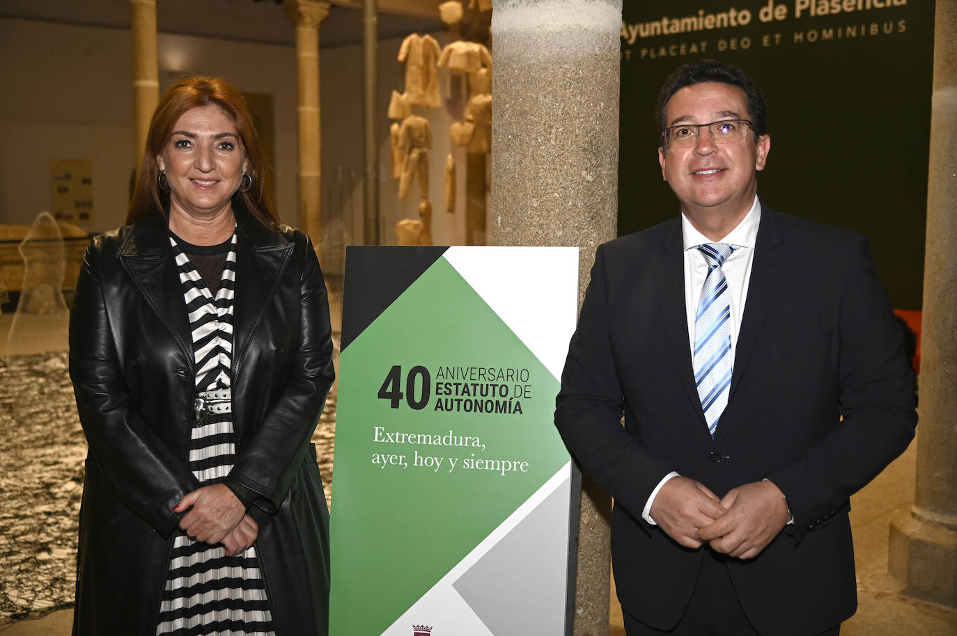 Pilar Pérez, diputada del PP y Fernando Manzano, vicepresidente segundo de la Asamblea de Extremadura 