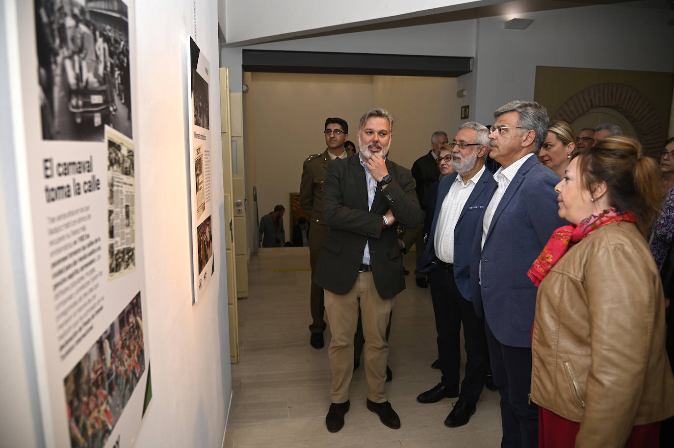 Fernando Pizarro, alcalde de Plasencia, José Antonio García, subdelegado del Gobierno, Juan Antonio González, portavoz consejero de la Junta y Mar Cabezas, directora del Diario HOY visitando la exposición 