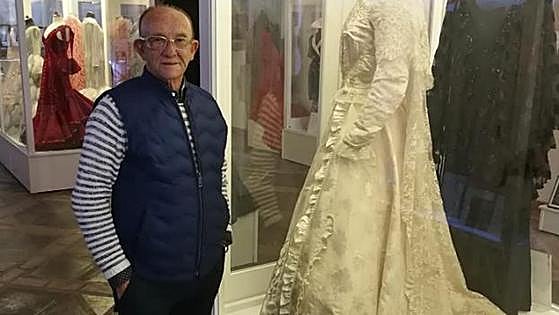 Muere Enrique Elías, el modisto trujillano que vistió a las grandes del folclore