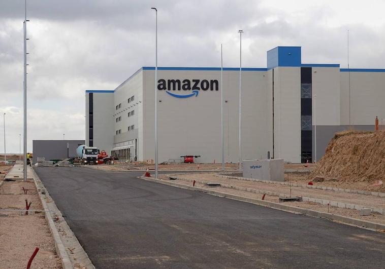 Amazon instalará 88 puntos de recarga para sus furgonetas en su centro de Badajoz