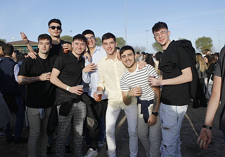 Uno de los primeros grupos en sumarse a la fiesta.