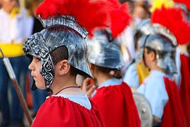Fotogalería II: La Semana Santa infantil del CEIP «El Rodeo» vuelve a ensalzar el legado cofrade de Jerez de los Caballeros
