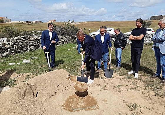 Donald Caspar ha echado tierra sobre la urna en la que se recopila toda la información sobre su proyecto para Extremadura.