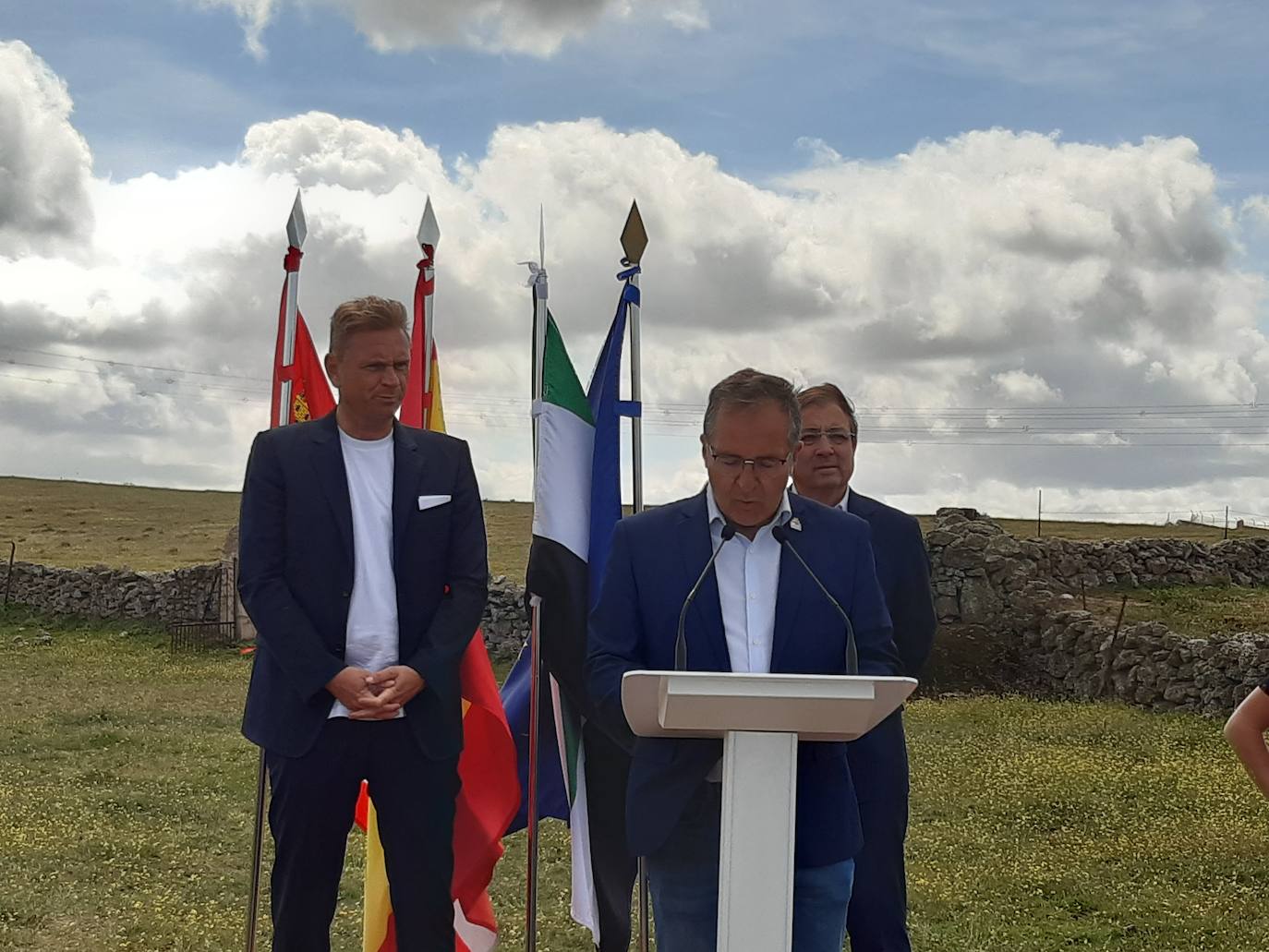 Imagen secundaria 1 - Colocada la primera piedra del parque acuático de Casar de Cáceres
