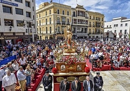 Imagen del Resucitado, fabricada en serie, que ahora sale en procesión en Badajoz.