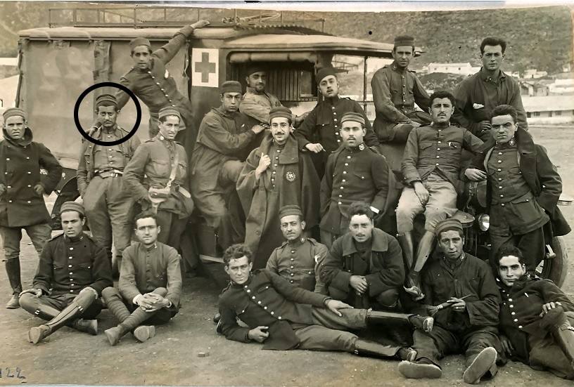 Eliseo de Buen, señalado con un círculo, haciendo el servicio militar como sanitario en la Guerra del Rif en Marruecos, en 1922.