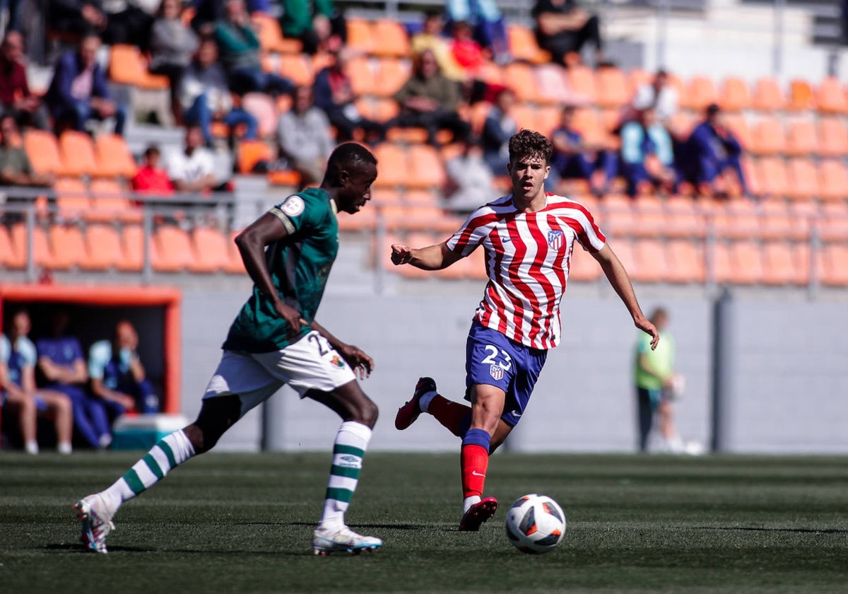 Samu Gomis, con el Cacereño ante el Atlético B en Majadahonda. @