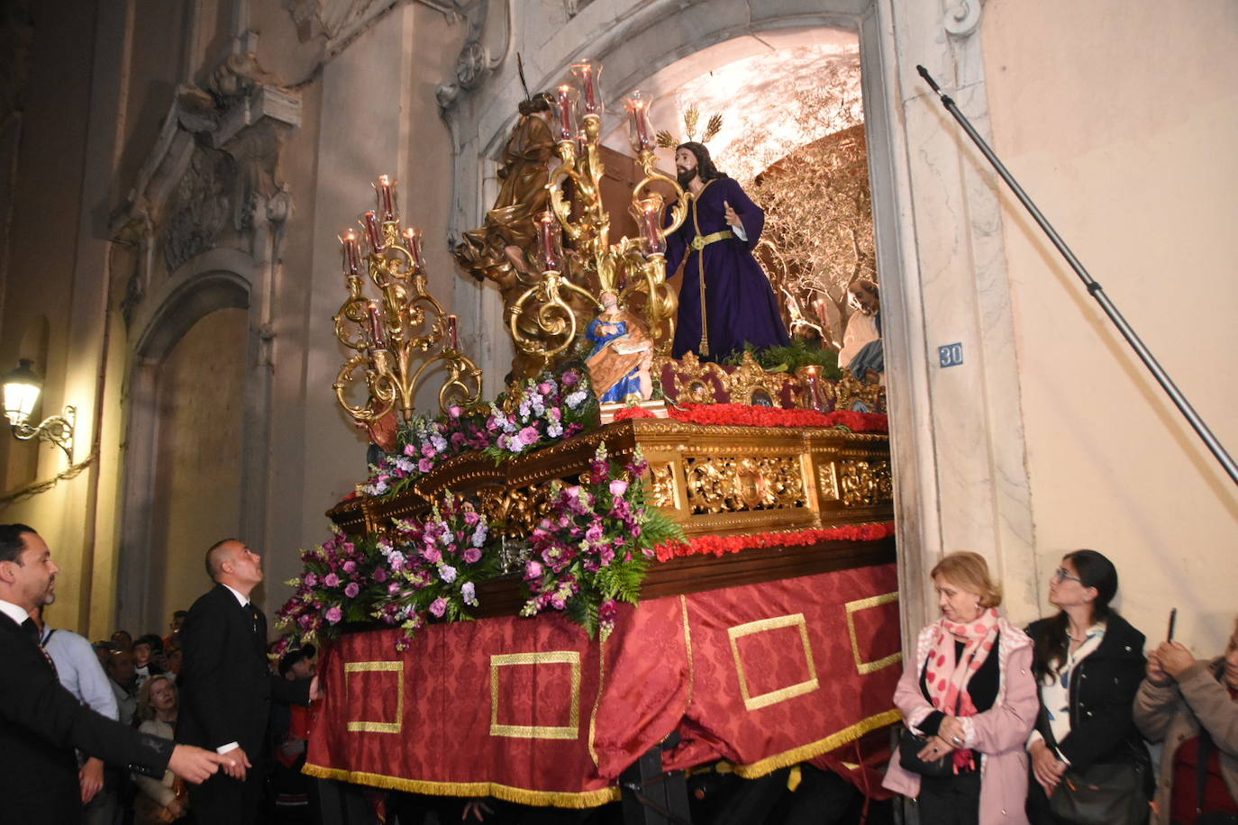 La hermandad de los comerciantes vive con intensidad el Lunes Santos